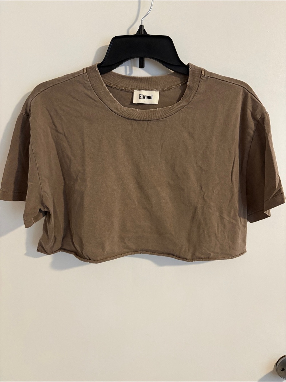 Elwood Women's Cropped Organic Cotton Tee w/ Distressed Collar in Taupe Brown